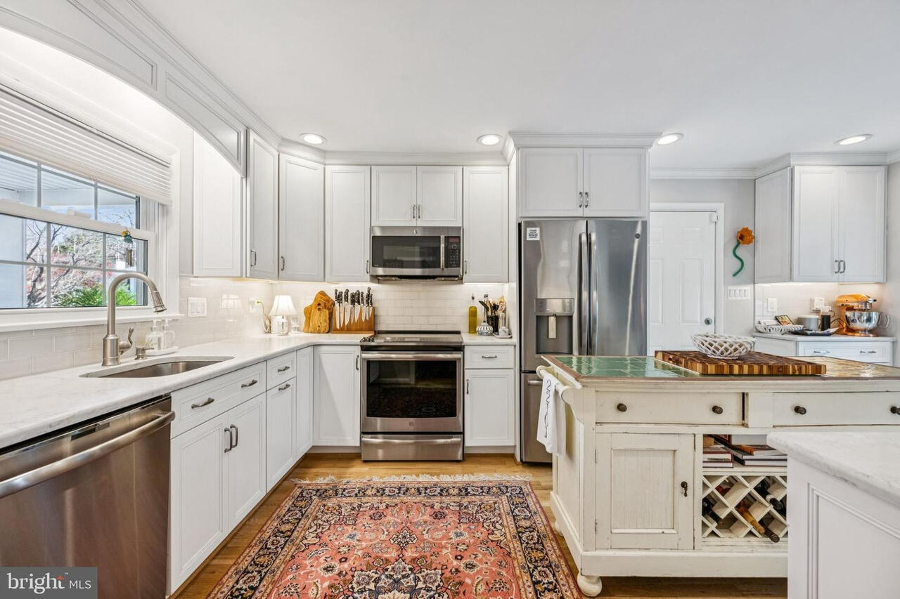 6223 Loch Raven Dr Kitchen